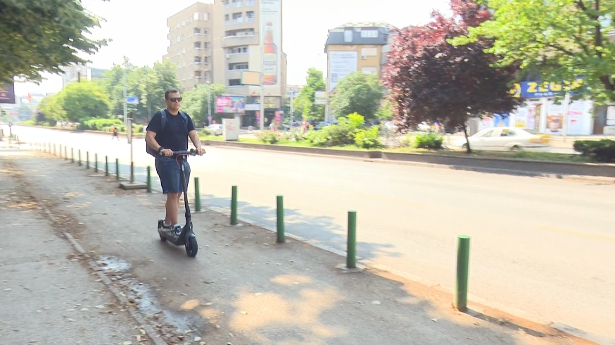 Малолетниците симнати од тротинетите – почна да функционира новиот закон за електричните тротинети