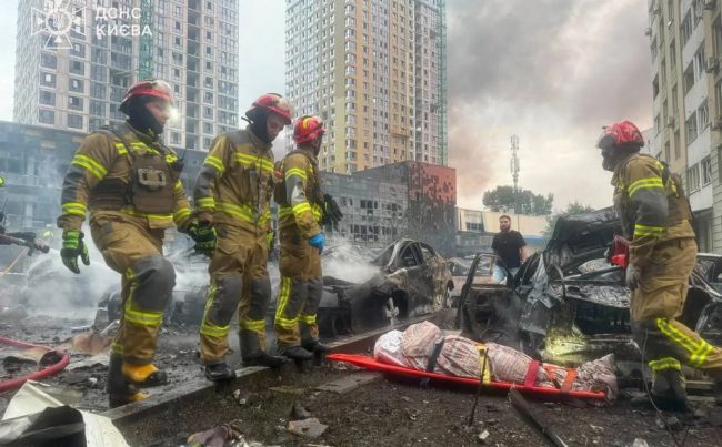 ДЕВЕТМИНА УБИЕНИ ВО РУСКИ НАПАД ВРЗ КИЕВ ПРЕД САМИТОТ НА НАТО