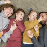 8 забавни игри што можете да ги играте со децата во секое време и на секое место