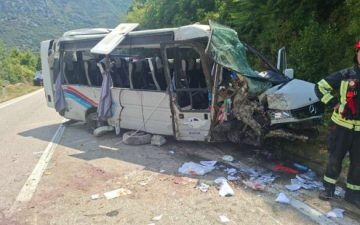 ЕДЕН ЗАГИНАТ И 16 ПОВРЕДЕНИ: Излета комбе во Црна Гора