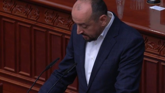 ЌЕ ГО ГЛАСАМЕ РЕБАЛАНСОТ НА БУЏЕТОТ, АМА УТРЕ ВО 8.00 ЧАСОТ ДА ГИ ИСПЛАТИТЕ ЗЕМЈОДЕЛСКИТЕ СУБВЕНЦИИ И СОЦИЈАЛНАТА ПОМОШ, РЕЧЕ БИТИЌИ ПО ШТО НАСТАПИ МОЛК ВО СОБРАНИЕТО