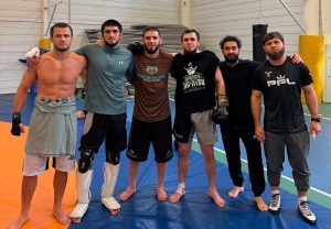 Хавиер Мендез откри кој му помага на Ислам Махачев за Иан Мачадо Гари