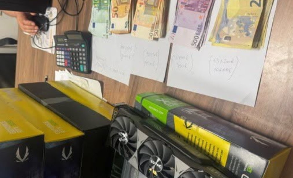 Запленети 29.900 евра и непријавена стока на ГП Елез Хан, запленето возило со македонски регистарски таблички