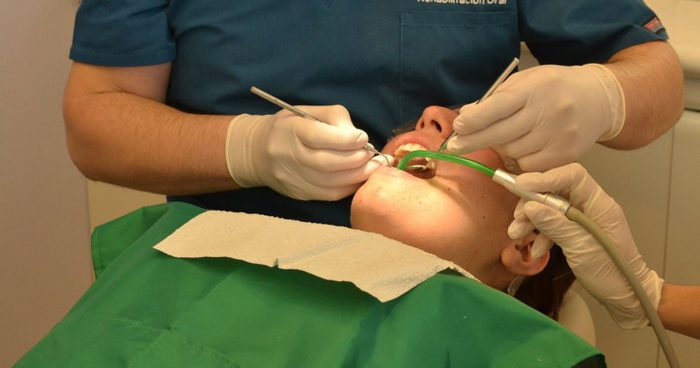 КОРУПЦИЈА: Кривични пријави за студентка по стоматологија, професор и посредник за давање и примање поткуп за полагање испит