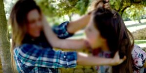 Скопјанки се испотепаа поради недоразбирање во сообраќај