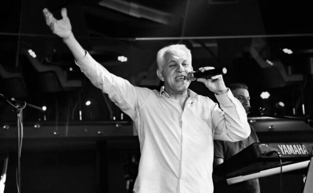 Почина Столе Здравевски, долгогодишниот вокалист на битолската група „Боеми“
