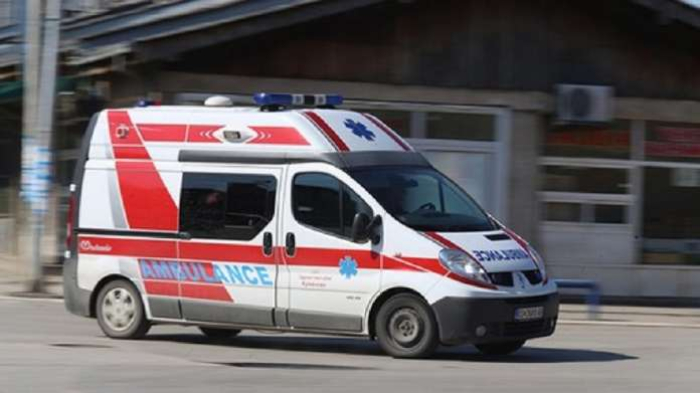 Двегодишно дете од Куманово затруено со разредувач за боја, пренесено на Клиниките во Скопје