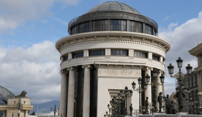 30-ГОДИШЕН СКОПЈАНЕЦ ГО УБИЛ ТАТКА СИ СО НАД 30 УБОДИ СО НОЖ
