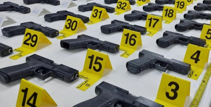 Двајца турски државјани се обиделе во Грција да внесат 50 пиштоли наменети за криминални групи