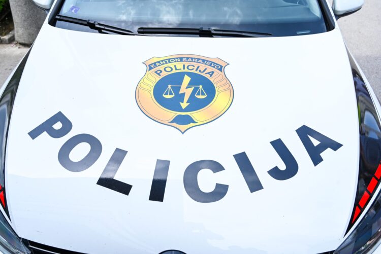 Вооружен инцидент на Башчаршија: Маскиран напаѓач пукаше во преполн наргиле-бар во Сараево