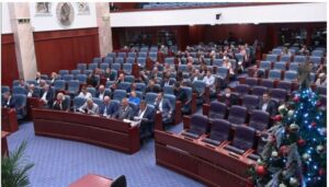 Опозициските пратеници ја напуштија седницата за реконструкција на Владата, Гаши даде нова едночасовна пауза