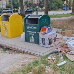 Кантите за селекција полупразни, ѓубрето расфрлано околу нив