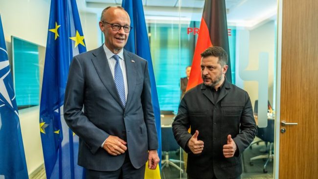 ТРАМП ЌЕ Ѝ ДОЗВОЛИ НА УКРАИНА ДА ПРОИЗВЕДУВА РАКЕТИ „ПАТРИОТ“