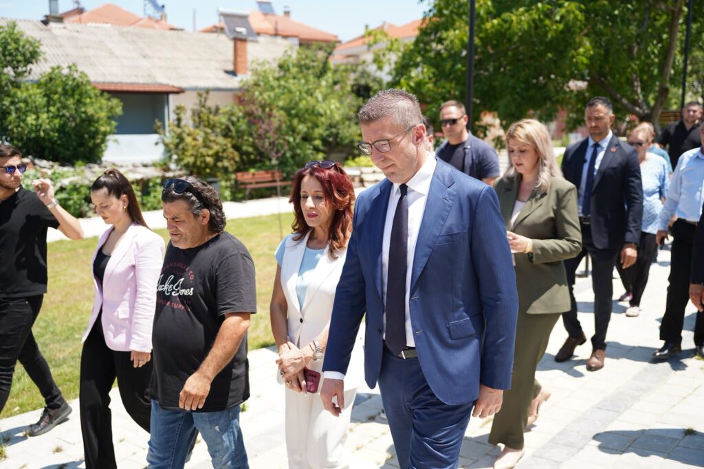Премиерот Мицкоски и вицепремиерот Николоски извршија увид во градежните активности во општина Неготино