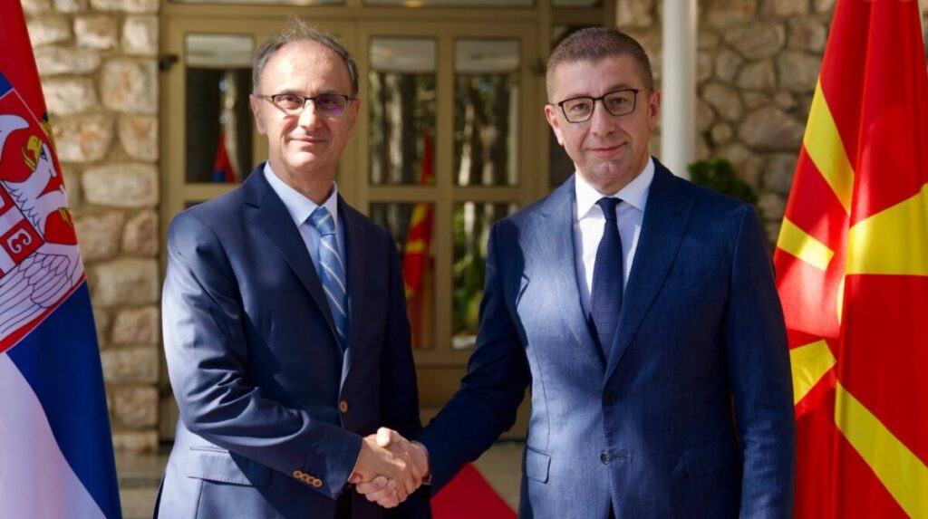Мицкоски се сретна со српскиот премиер Мацут: Ќе ја продлабочуваме соработката во повеќе области