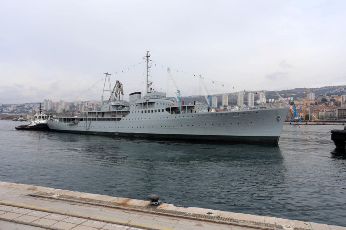 Од симбол на Југославија до брод без крајна сметка: „Галеб“ повторно ја празни касата