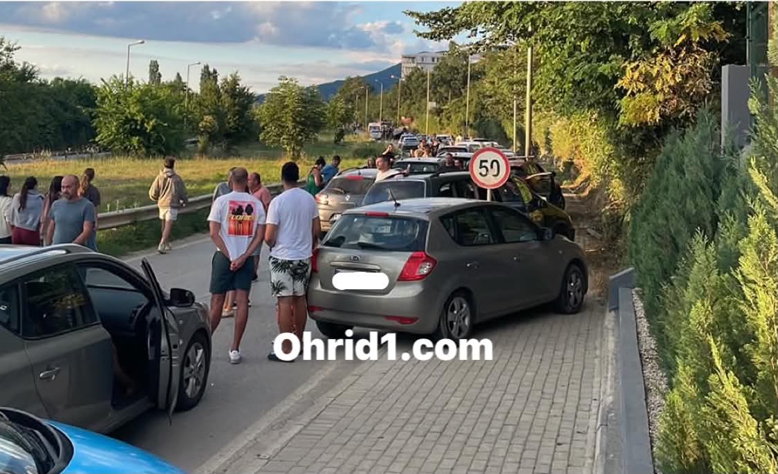 Сообраќајна несреќа кај Рача: Повредени лица по судир на два автомобили