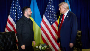 (ВИДЕО) Трамп се сретна со Зеленски и Нетанјаху во Белата куќа: Украина добива лиценца за производство на ракети „Патриот“