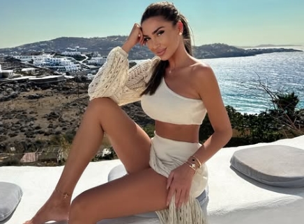 Таа има 38 години и три деца: Сопругата на пејачот Пеѓа Јовановиќ има тело како уметничко дело