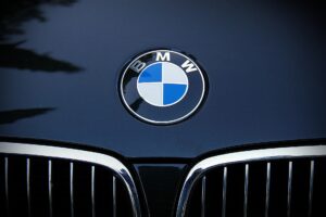 BMW подготвува голема реорганизација: Околу 8.000 работни места ќе бидат укинати ширум светот