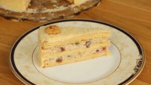 (ВИДЕО Рецепт) ТРАДИЦИОНАЛЕН РЕЦЕПТ ЗА РУСКА ТОРТА: Нежна посластица со вкус на сладолед што се топи во устата