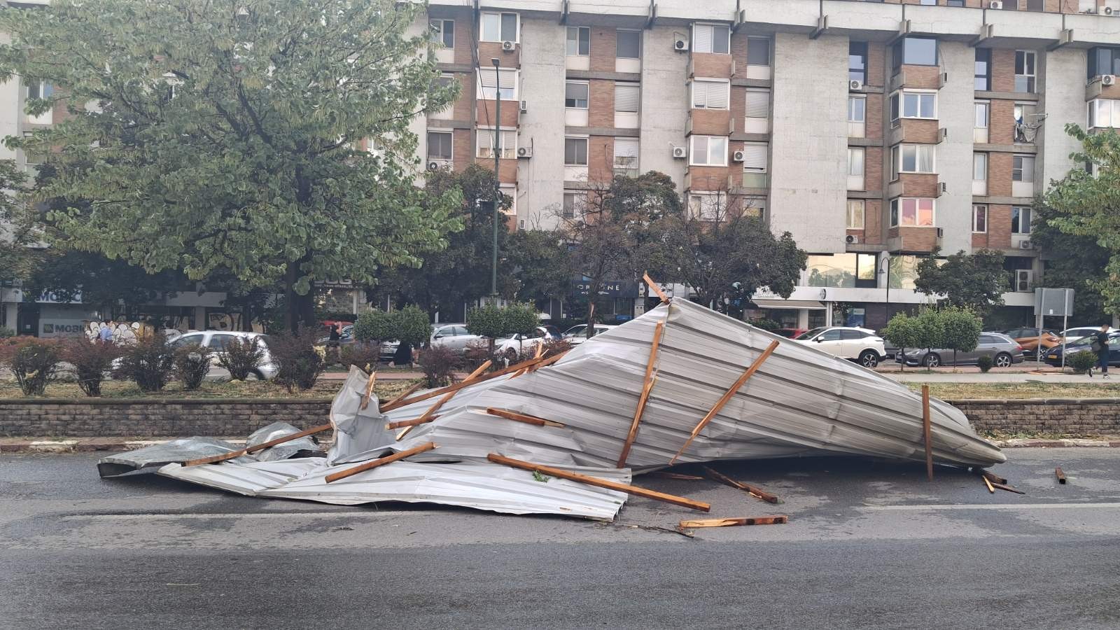 ФОТО: НЕВРЕМЕТО ОСТАВИ ХАОС ВО СКОПЈЕ: Во ЦУК пријави од над илјада граѓани