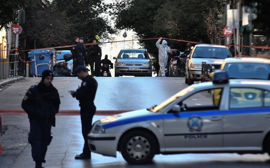 Жена почина по нападите со запаливи бомби врз домови на членови на владејачката партија во Грција