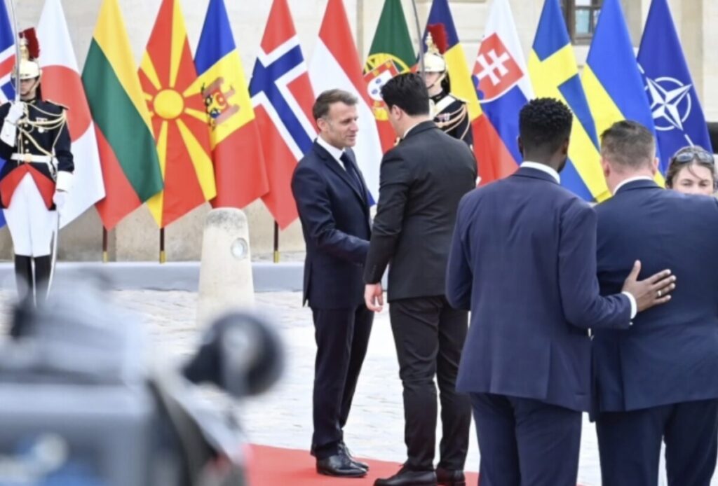 Сали на покана на Макрон во Елисејската палата по повод Националниот празник на Франција