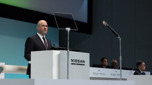 Шефот на Нисан вели дека соработката со Рено врви одлично
