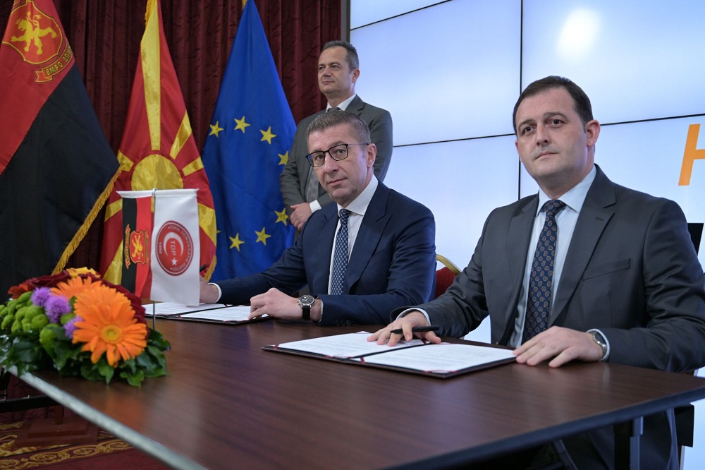 ВМРО-ДПМНЕ и ДПТМ потпишаа коалициски договор, Мицкоски најави министер од редовите на партијата