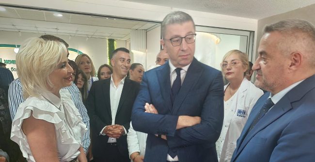 СО СЕМЕЈСТВОТО ЌЕ ОДИМЕ НА ЕКСКУРЗИЈА ВО БЕЛГИЈА, НЕМА ДА ИМАМ КЛАСИЧЕН ОДМОР, РЕЧЕ МИЦКОСКИ КОЈ ВО МАЈ ГИ ПОВИКА МАКЕДОНСКИТЕ ГРАЃАНИ ДА ЛЕТУВААТ ВО МАКЕДОНИЈА