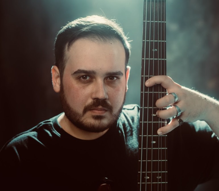 Иван Кукиќ & Sound Therapy го претставуваат синглот и видеоспотот „Зачаран круг“