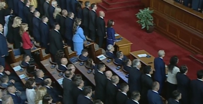 Бугарскиот парламент гласаше претседателските избори да се одржат на 25 октомври