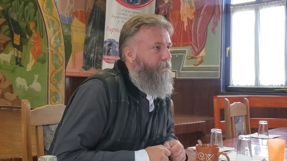Кој не треба да ви ги крштева децата: Отец Предраг открива на што треба да обрнете внимание при избор на кум