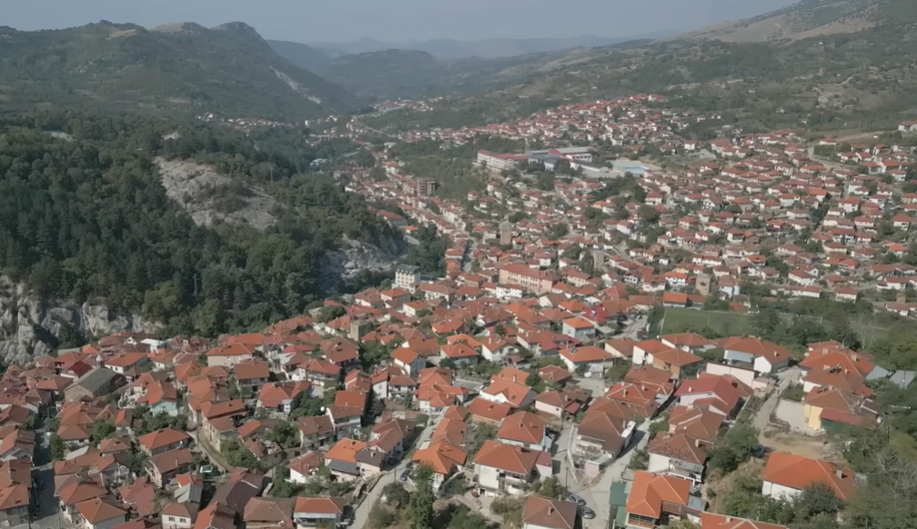 ЈА ПРАШАВМЕ ВЕШТАЧКАТА ИНТЕЛИГЕНЦИЈА КОИ МАКЕДОНСКИ ГРАДОВИ СЕ НАЈЛОШИ ЗА ЖИВОТ ЗА МЛАДИТЕ: Дали жителите на овие места се согласуваат дека е така?