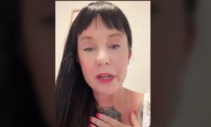 (ВИДЕО) ПОЧИНАЛА ЅВЕЗДА НА TIKTOK (49): Ги расплакала своите следбеници со својата последна порака – со години се борела со Алцхајмеровата болест