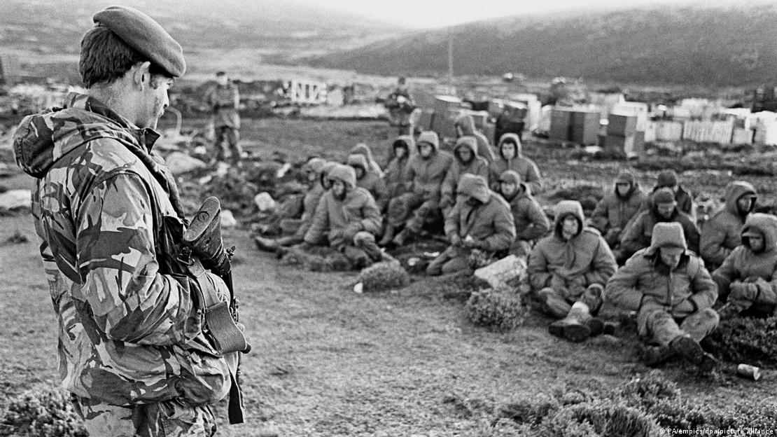 Аргентина–Англија: Фудбал, војна и „Божјата рака”