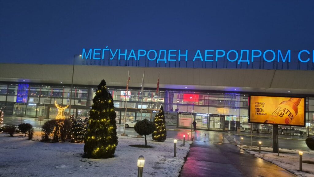 Два милиони патници за пола година на аеродромите во Скопје и во Охрид