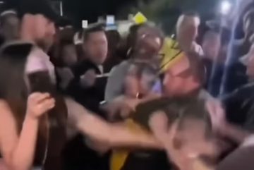 (ВИДЕО) ПРОТЕСТ ПРОТИВ МОБИЛИЗАЦИЈАТА ВО ЛАВОВ: Граѓани опколија регрутно возило, властите отвораат истраги