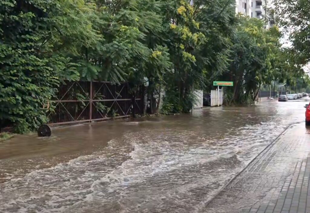 Поплави во Теарце по обилните врнежи – Тетово помина без големи штети