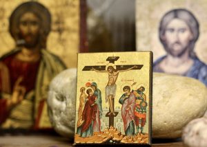 Иконите дома – го чуваaт домот и тие што живеат во него