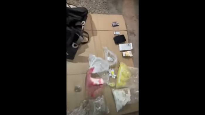 Во напуштен подрум во Аеродром пронајдени халуциогени печурки, екстази, марихуана и бела грутчеста материја | ВИДЕО