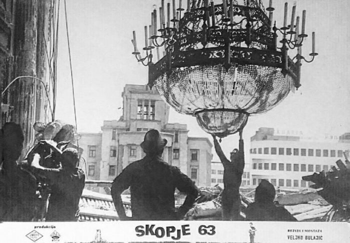 ФОТО Го преживеа земјотресот во 1963 година: Ова е приказната за лустерот што остана да виси меѓу урнатините