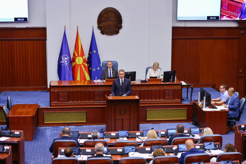 Реконструкцијата носи нова енергија, темпо и поголема одговорност, рече Мицкоски образлагајќи ги предлозите за нови министри