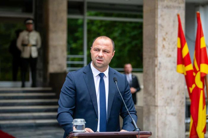МИНИСТЕРСТВО ЗА ОДБРАНА: Мисајловски во посета на припадниците на артилерискиот баталјон во касарната Мирче Ацев во Прилеп