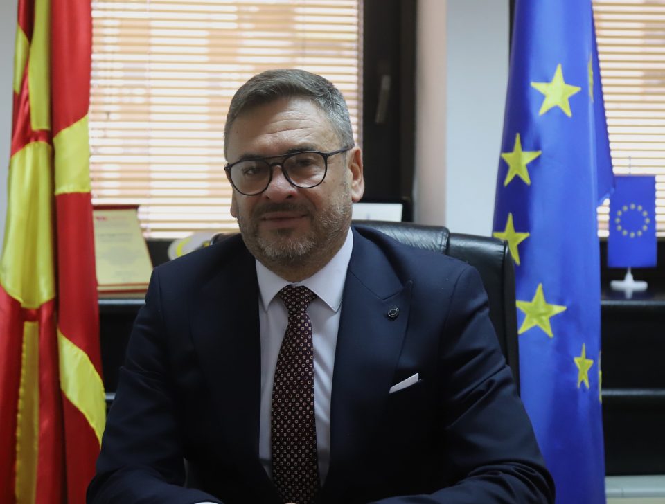 Заменик-министерот за економија, Ристески во посета на Агенцијата за вработување во Штип