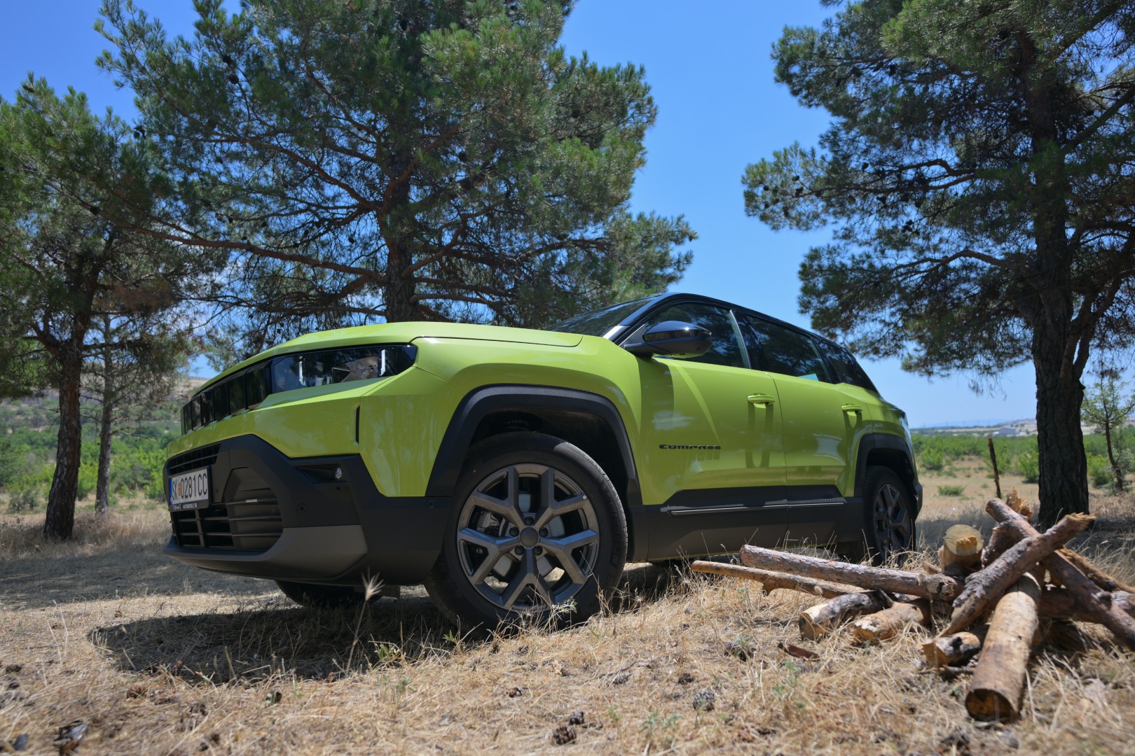 Tест Jeep Compass: Електрификација која не го засенува карактерот