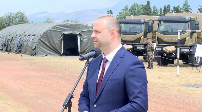 МИСАЈЛОВСКИ ВО КАСАРНАТА ИЛИНДЕН: Презентирана опрема од околу 40 милиони евра од три пакети за модернизација на Армијата