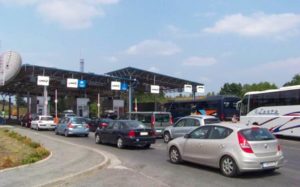 Зголемена фреквенција на границите: На Табановце се чека околу 30 минути, на Богородица до 2 часа