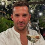 Музички подарок за Скопје: Александар Тарабунов ја оживеа „Прва љубов“, песната што во 1973 година ја отпеа неговиот татко